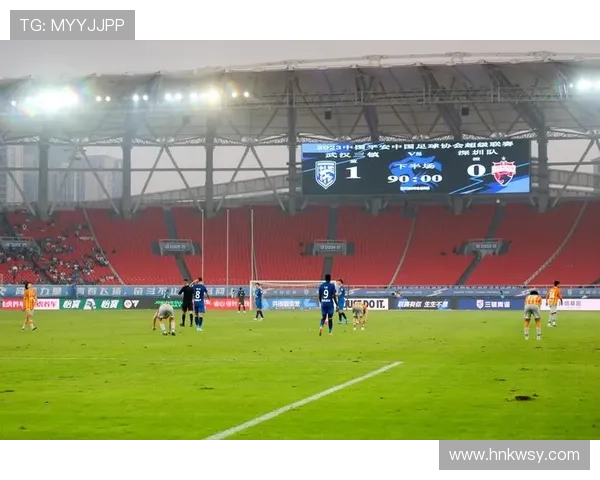 武汉足球队灵活性引发热议球迷与专家各执己见的争论分析