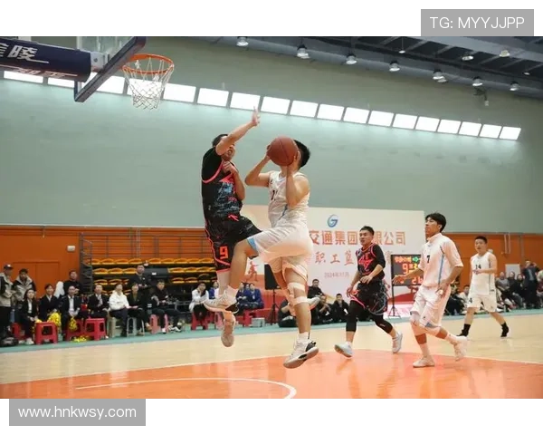 广州篮球队的团队协作揭秘：如何在赛场上实现完美配合与默契合作