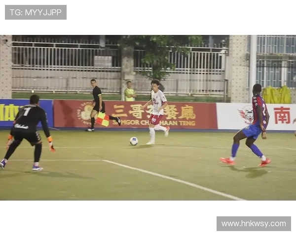 香港足球明星队聚焦大明星展现足球魅力与激情的精彩瞬间