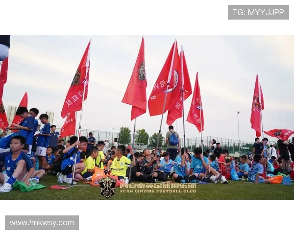 足球巨星亲临现场为儿子助威见证小球员成长的感人瞬间